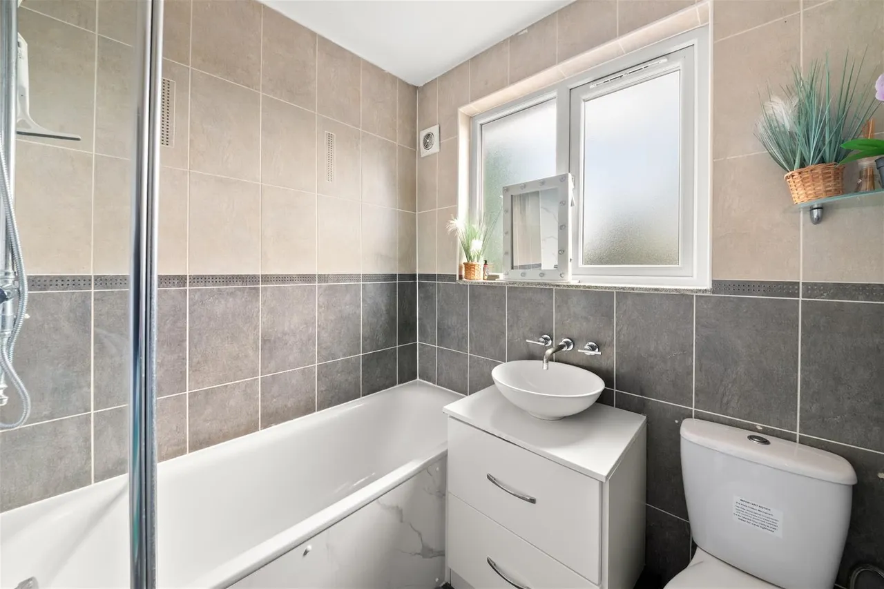 Nield Road, Hayes, photo 11