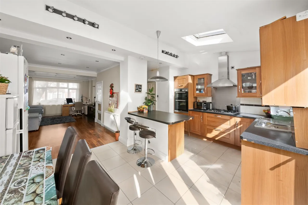 Nield Road, Hayes, photo 2