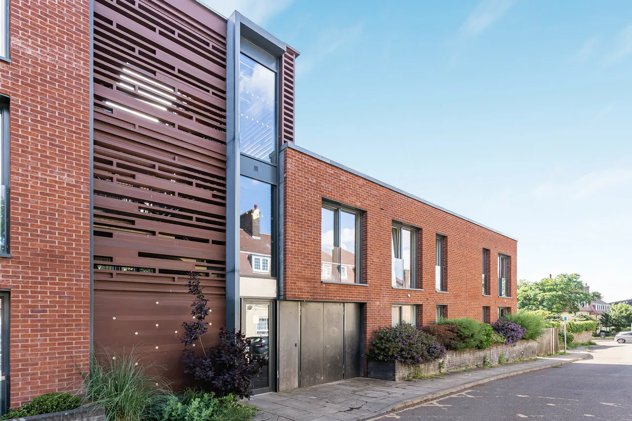 1 bed flat for sale, Mountearl Gardens, London, SW16