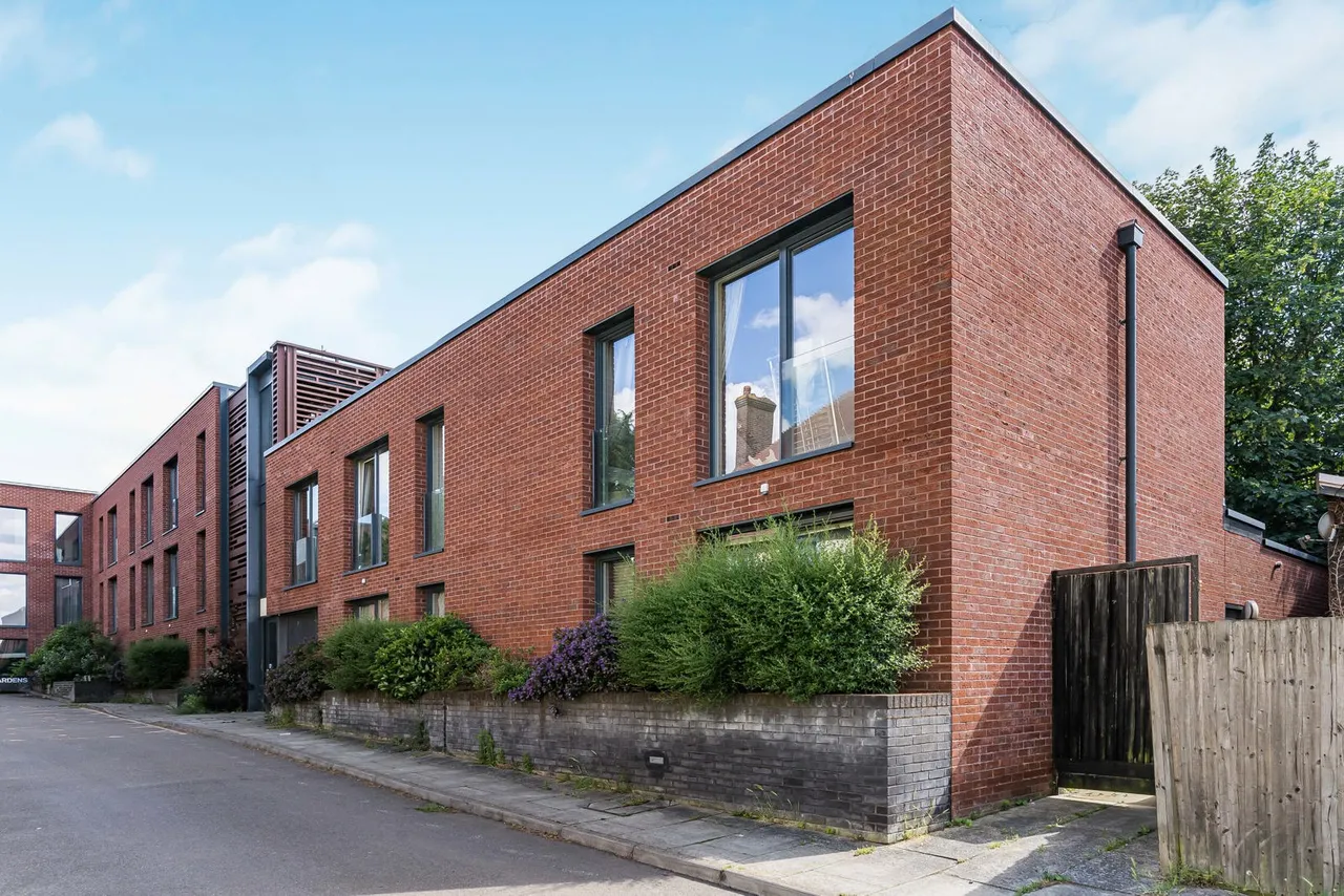 Mountearl Gardens, London, SW16, photo 21