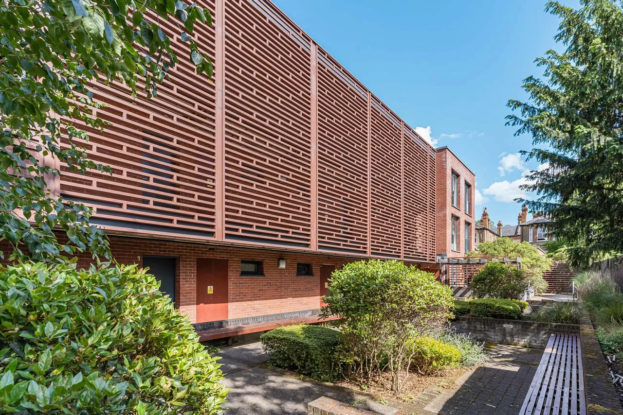 Mountearl Gardens, London, SW16, photo 20