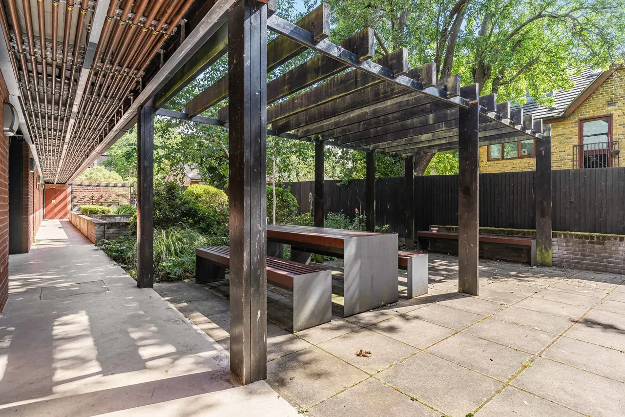 Mountearl Gardens, London, SW16, photo 7