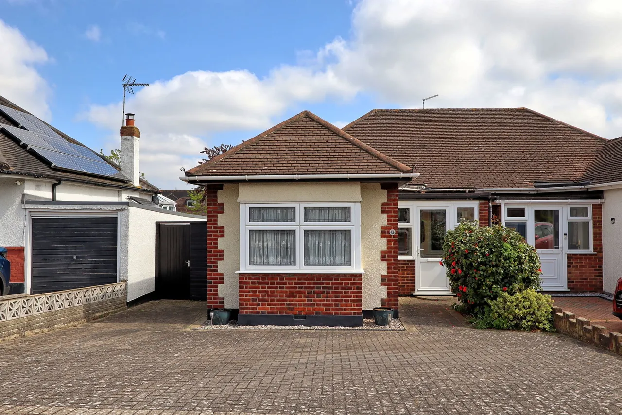 2 bed house for sale — Leigh Heights, Hadleigh, Benfleet, Essex, SS7