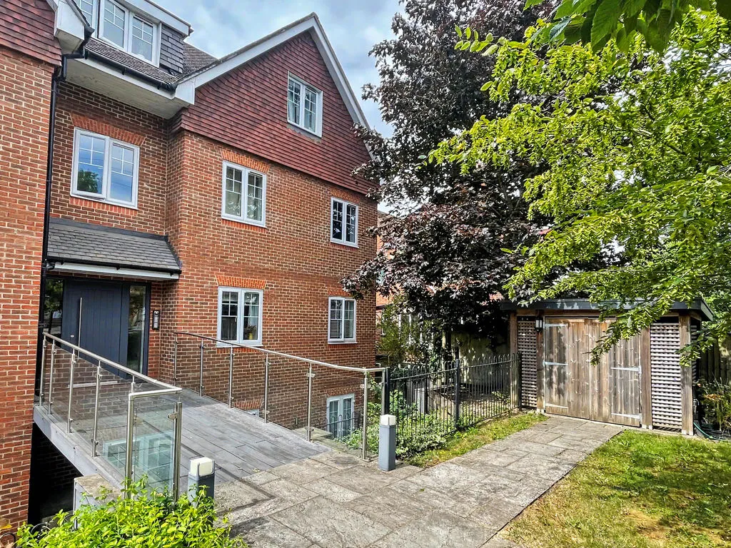 West Wycombe Road, High Wycombe HP12 3AW, photo 10