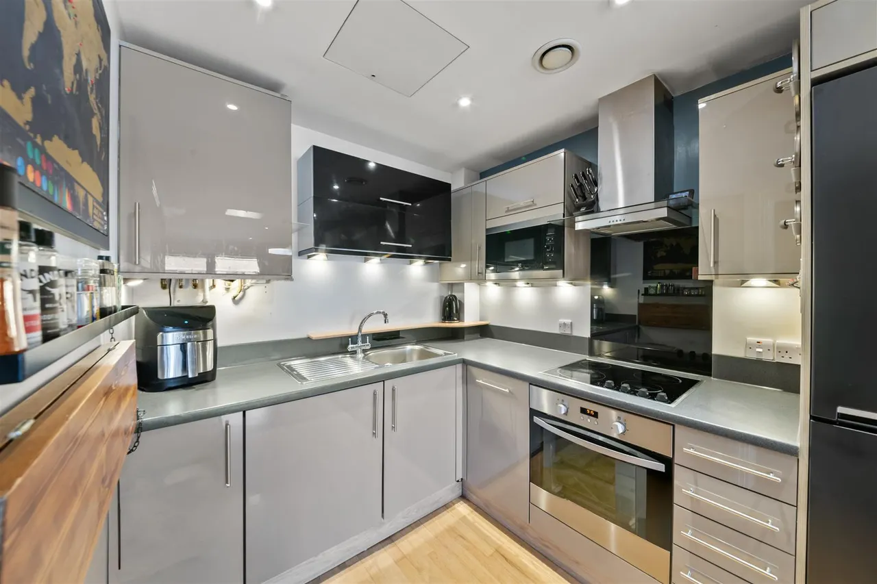 Garden Court, West Drayton, photo 9