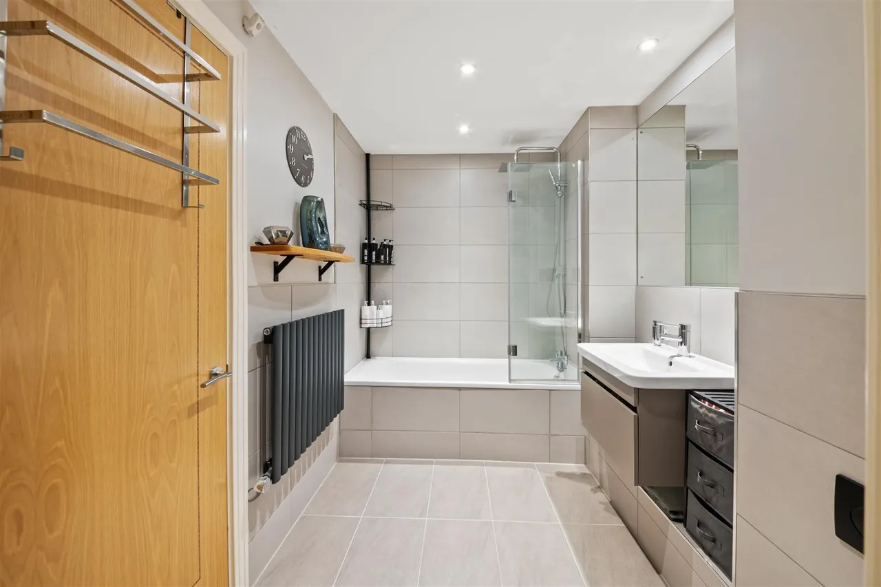 Garden Court, West Drayton, photo 10