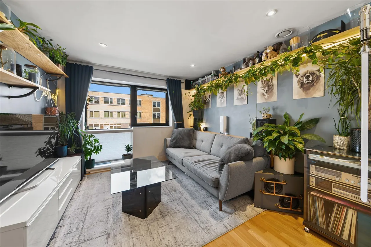 Garden Court, West Drayton, photo 8