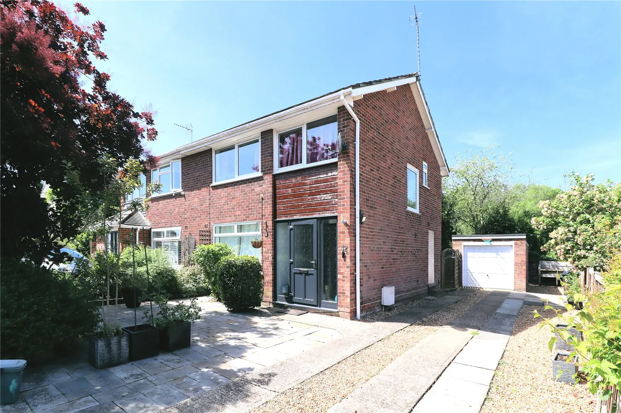 3 bed house for sale, Honeypots Road, Mayford, GU22