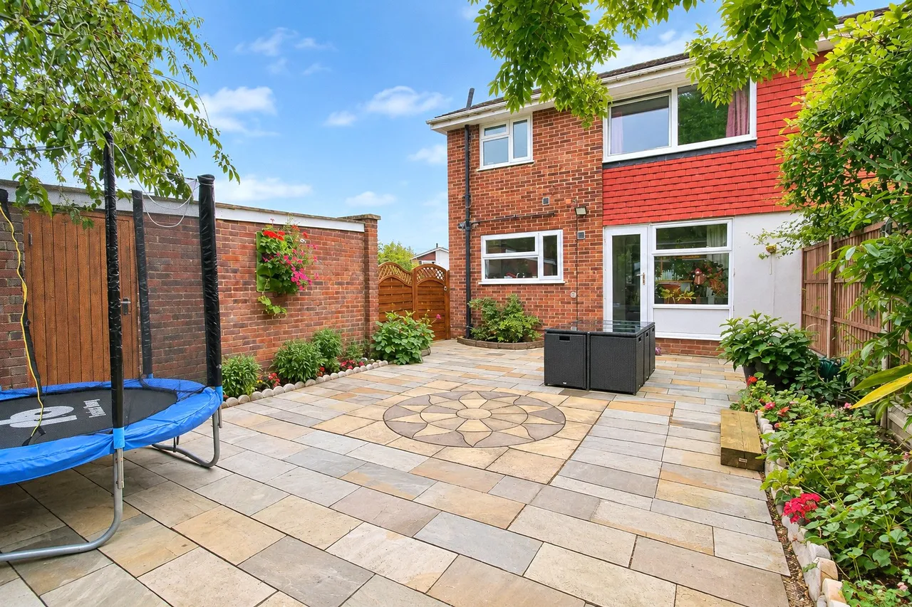 Honeypots Road, Mayford, GU22, photo 17