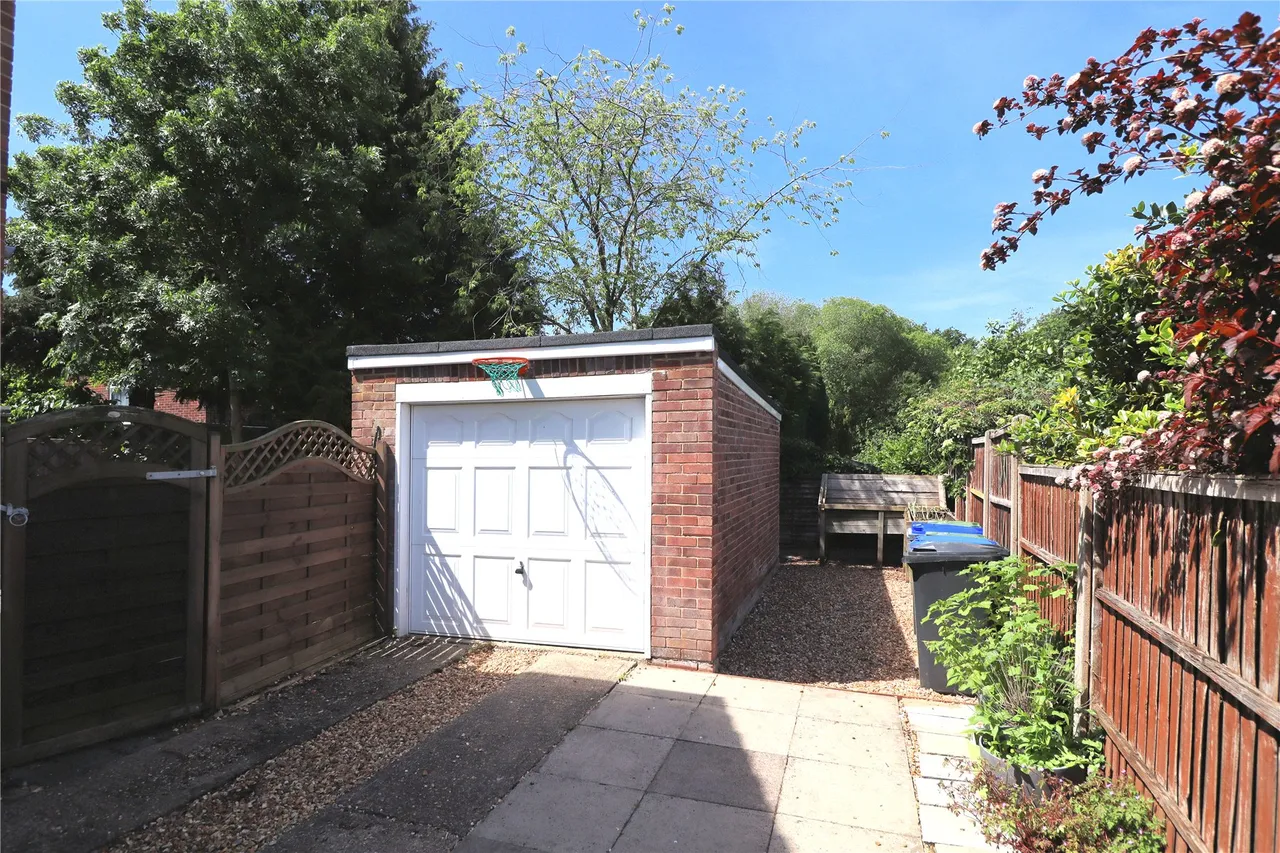 Honeypots Road, Mayford, GU22, photo 20