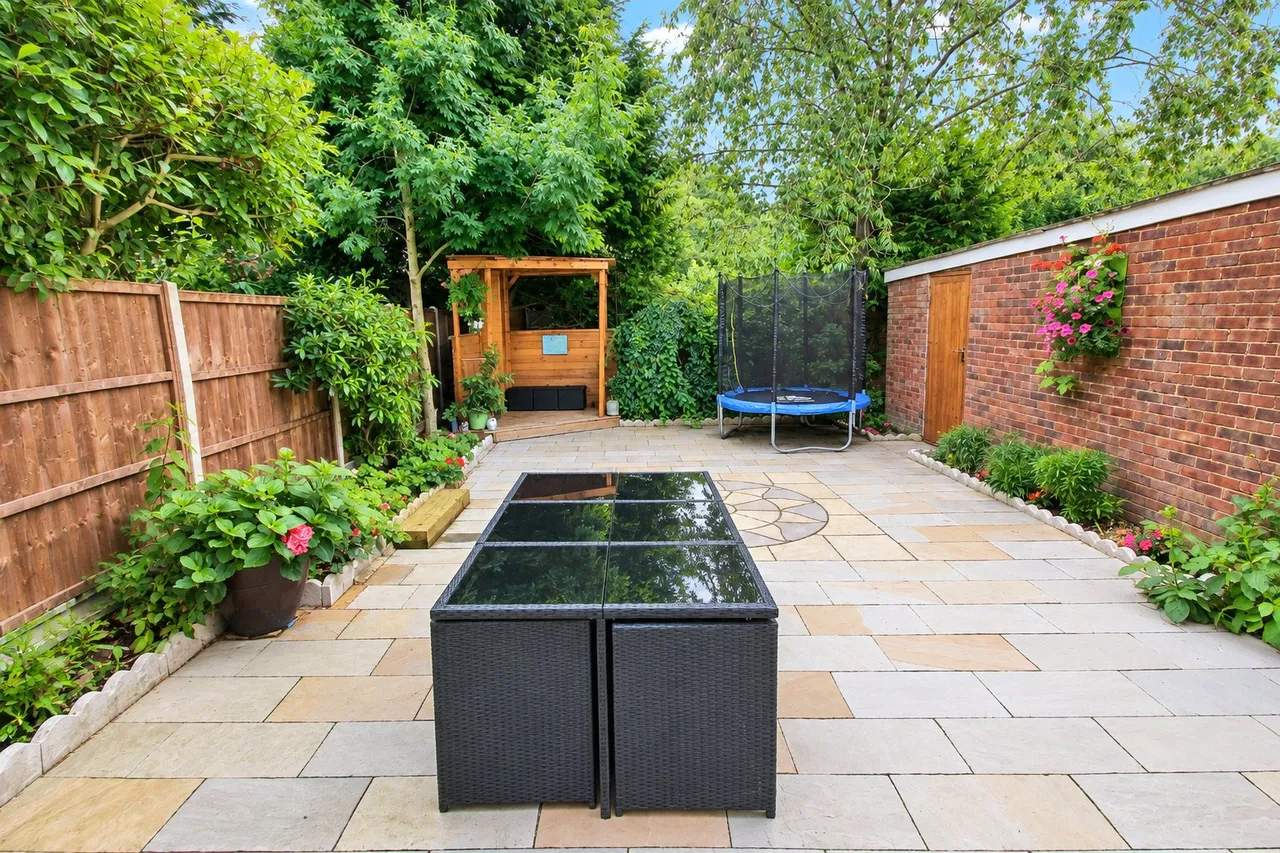 Honeypots Road, Mayford, GU22, photo 19