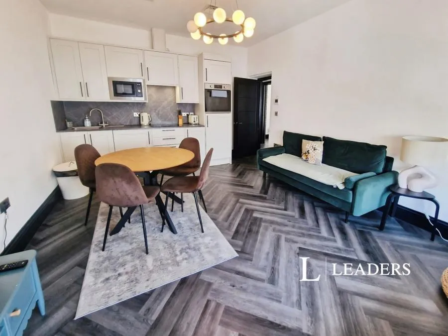 3 bed flat to rent, Steine Lane, Brighton, BN1