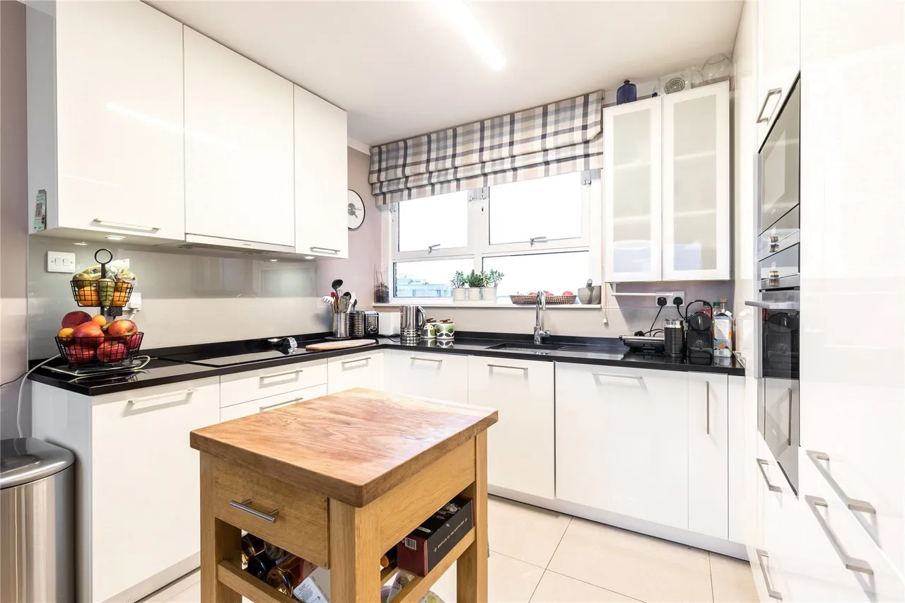 Castlecombe Drive, London, SW19, photo 3