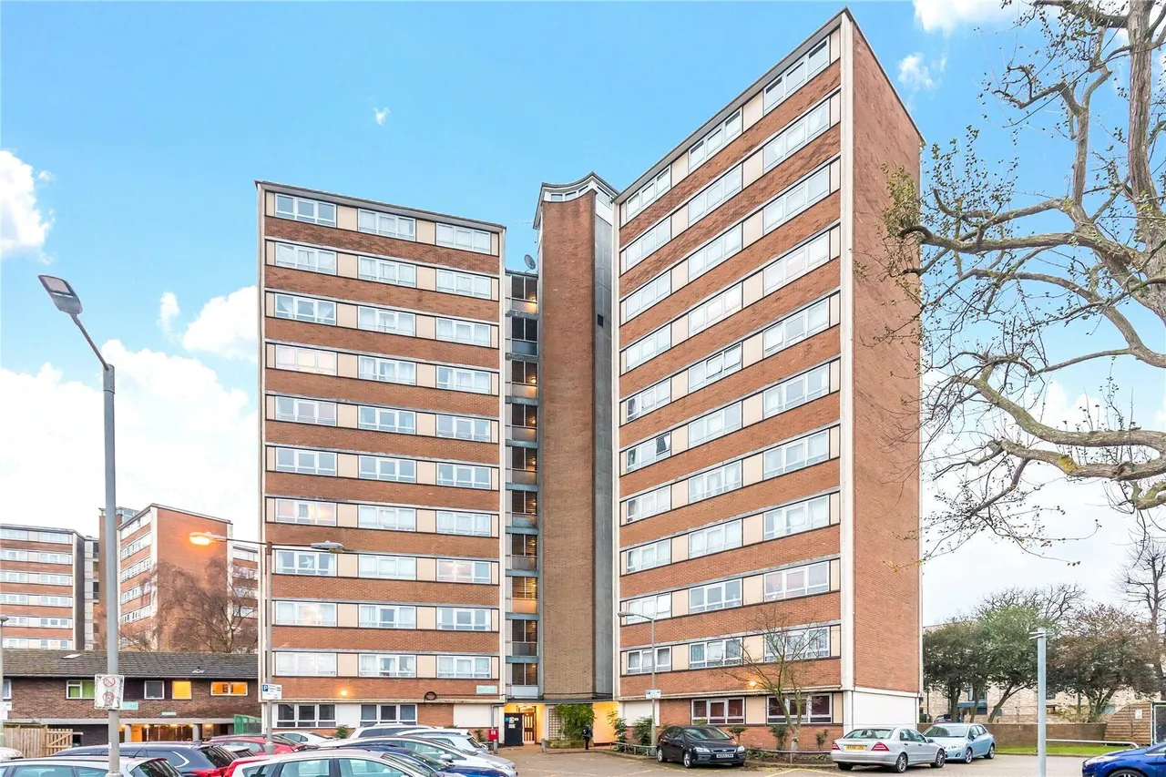 Castlecombe Drive, London, SW19, photo 2