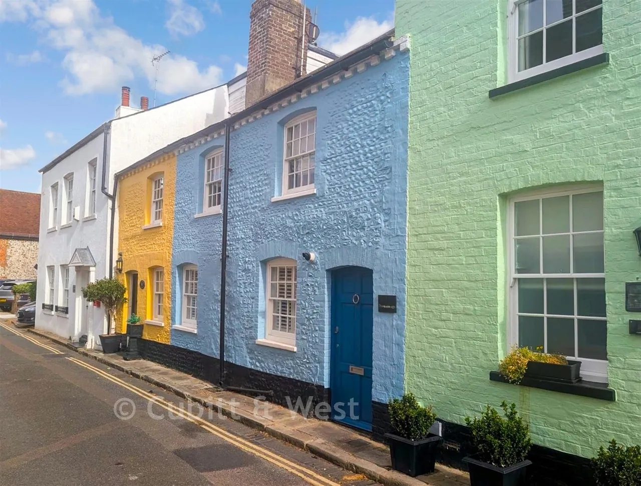 3 bed house for sale, River Road, Arundel, BN18