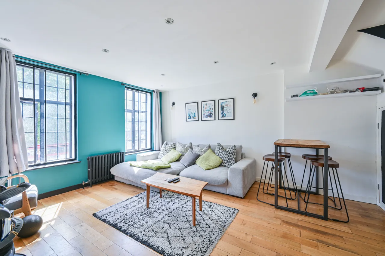 2 bed flat for sale — Flat 2, 400-402 Brixton Road, London