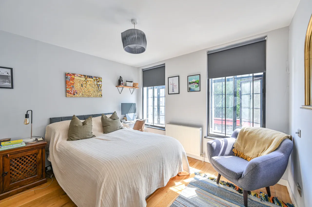 Flat 2, 400-402 Brixton Road, London, photo 3