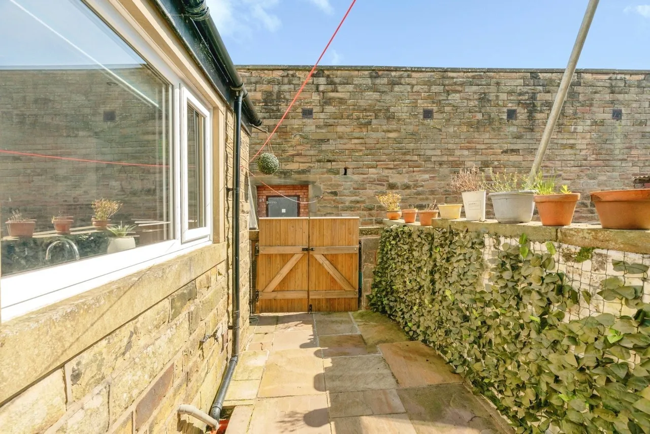 Lennox Street, Worsthorne, Burnley, Lancashire, BB10, photo 15