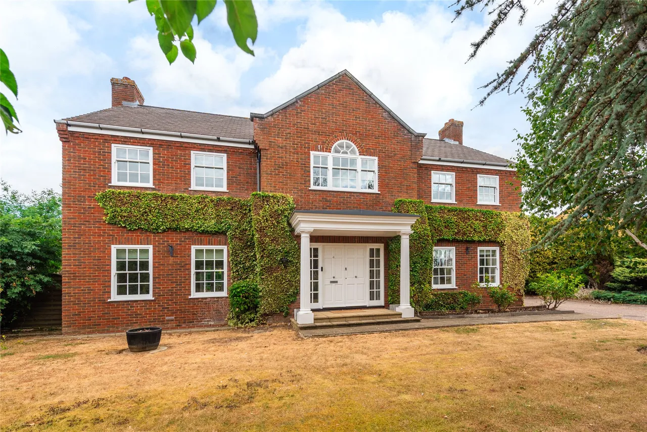 Hampden Court, Biddenham, MK40, photo 2
