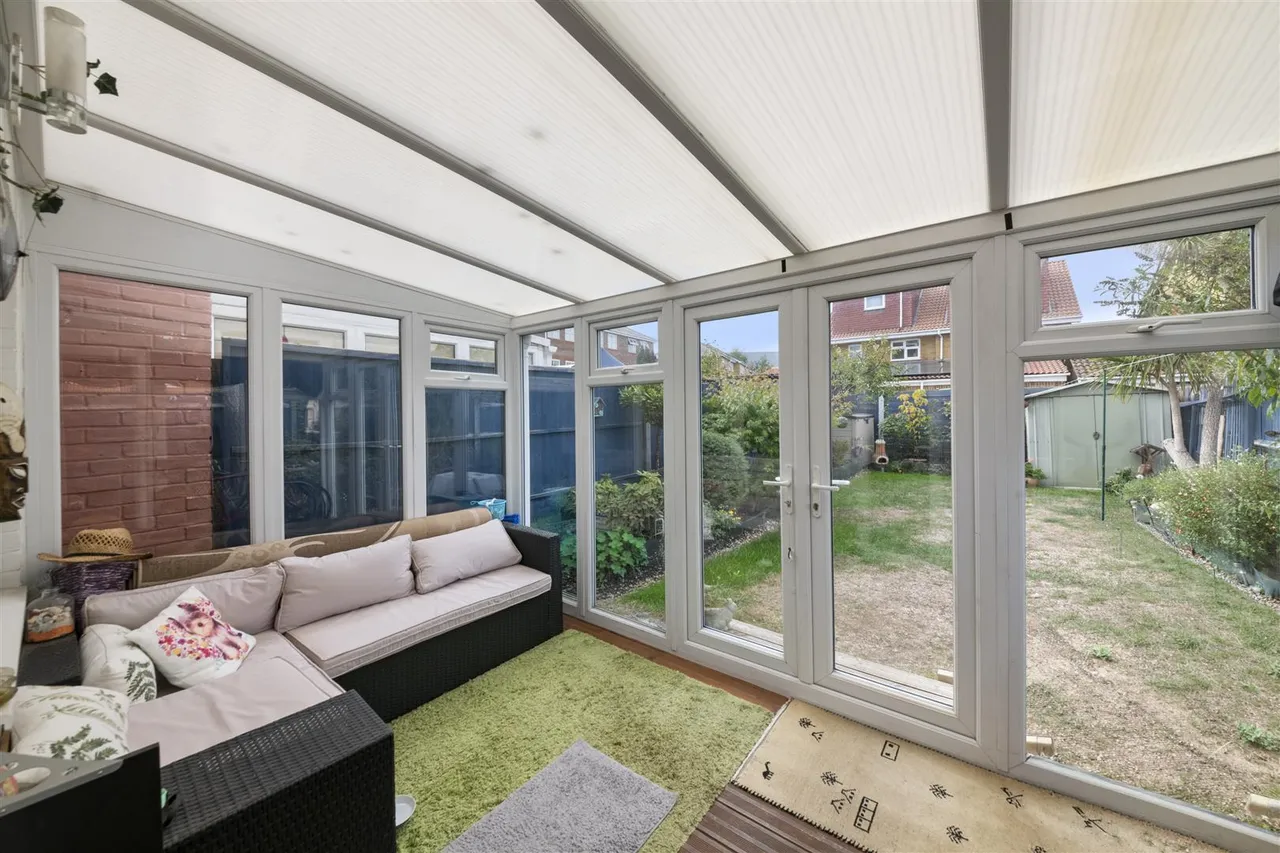 Tollgate Drive, Hayes, photo 6