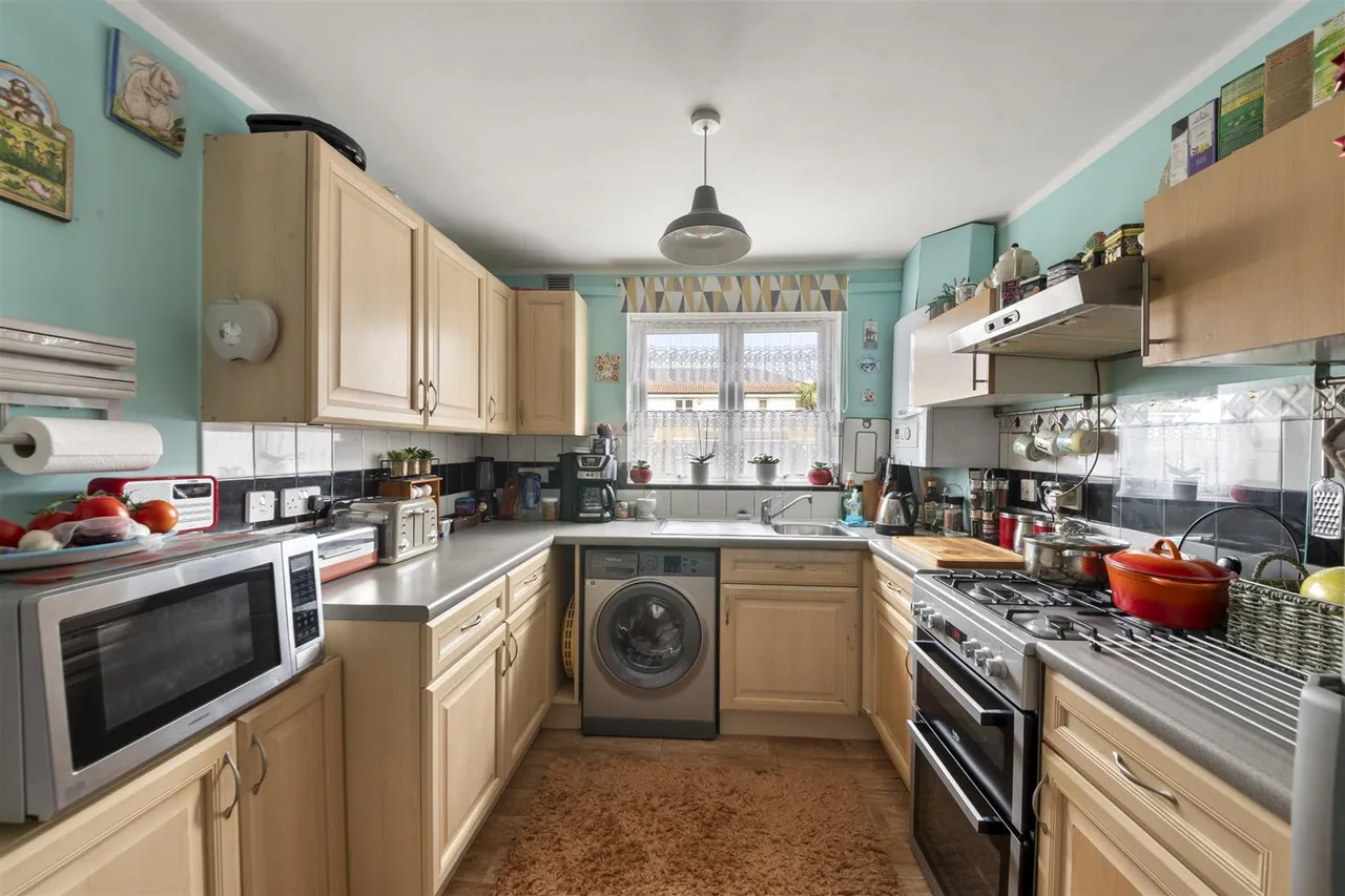 Tollgate Drive, Hayes, photo 4