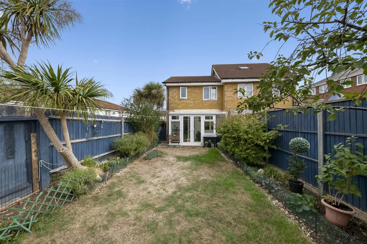 Tollgate Drive, Hayes, photo 8
