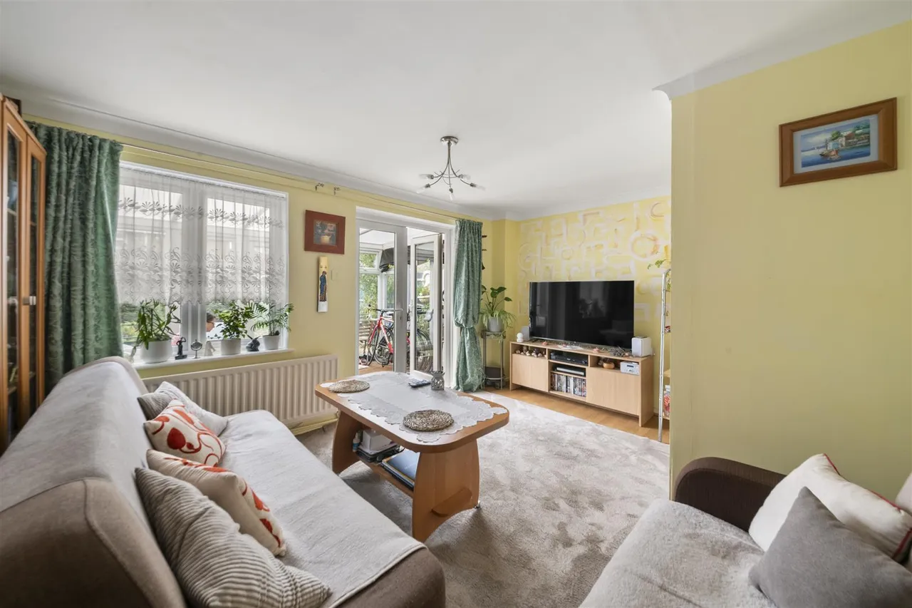 Tollgate Drive, Hayes, photo 2