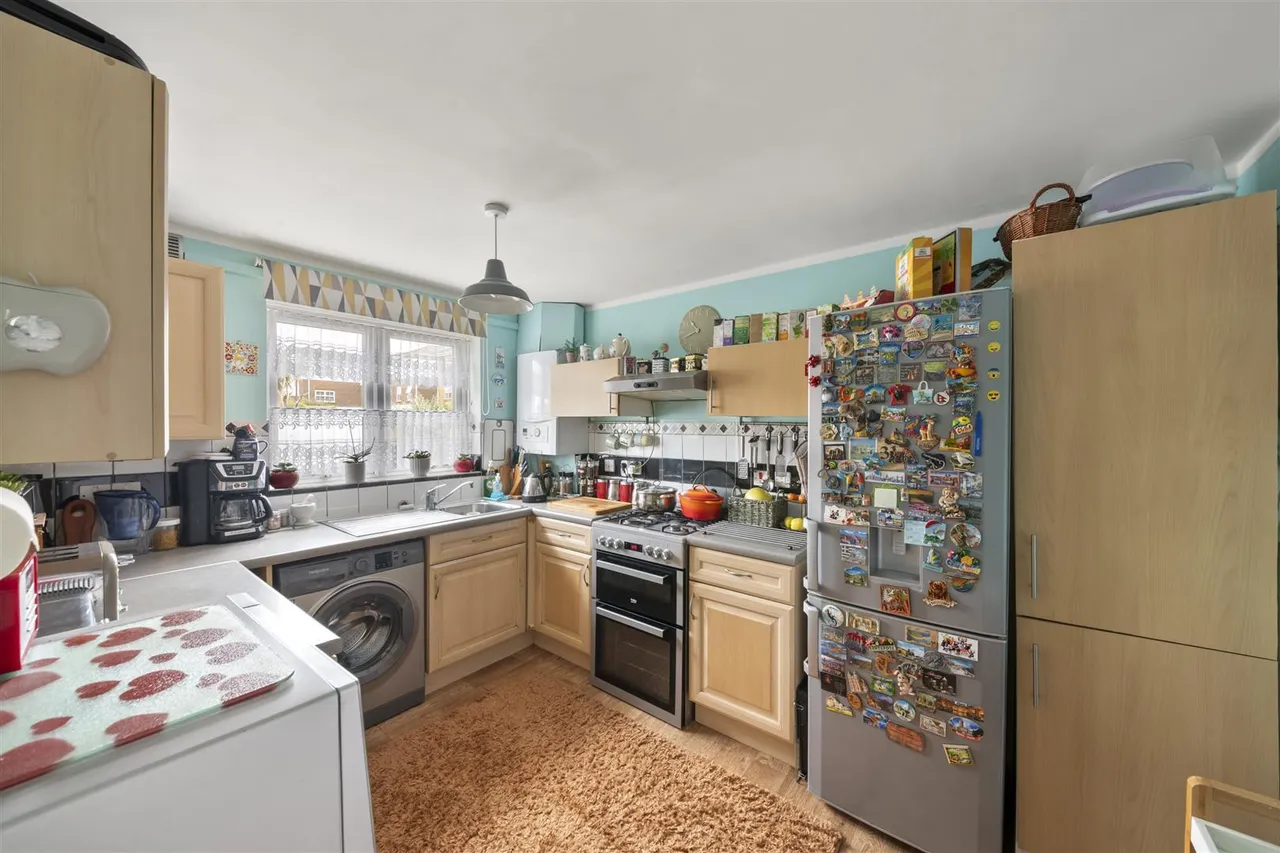 Tollgate Drive, Hayes, photo 5