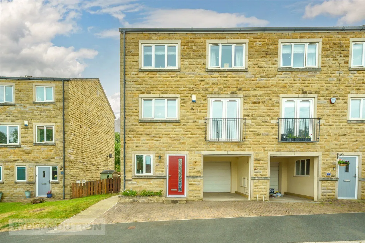 4 bed house for sale, The Cutting, Brockholes, HD9