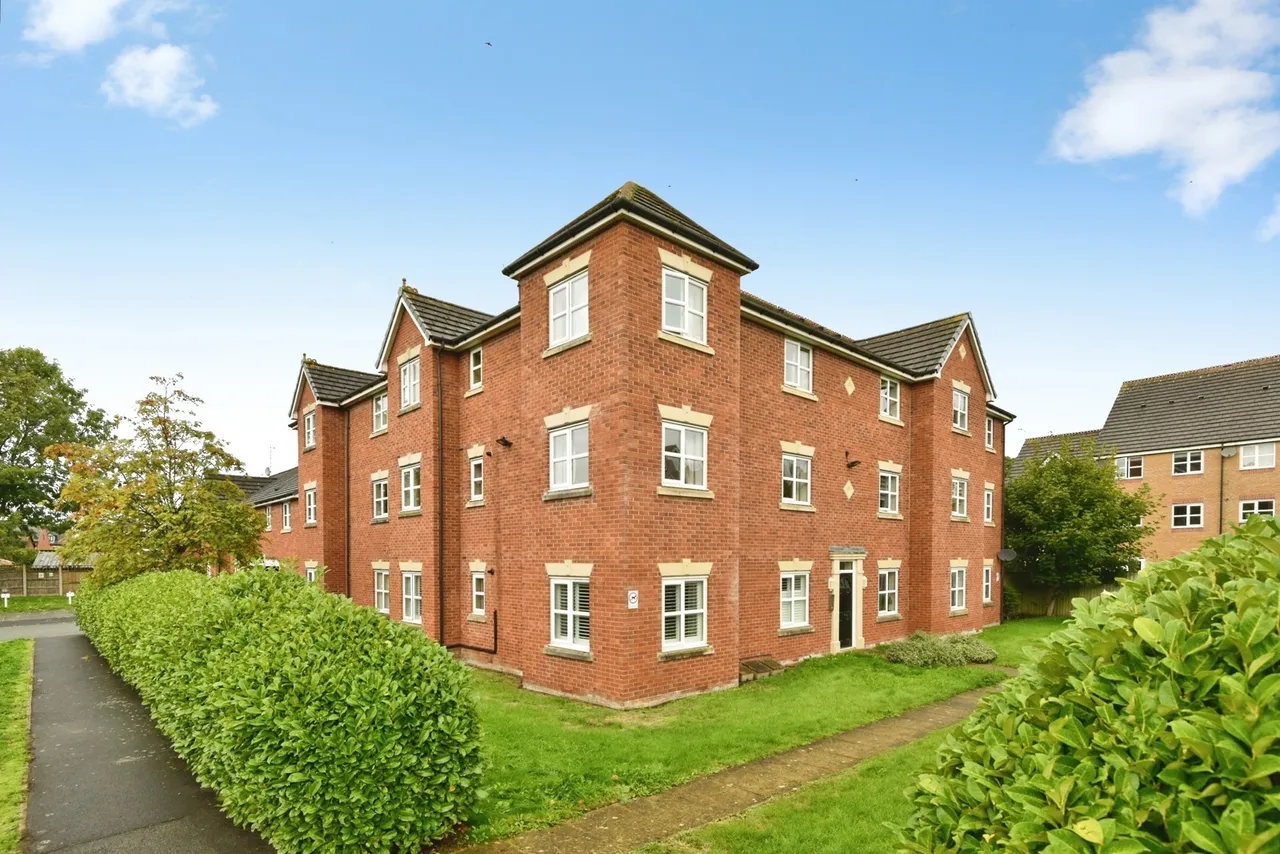 2 bed flat for sale, Welles Street, Sandbach, CW11