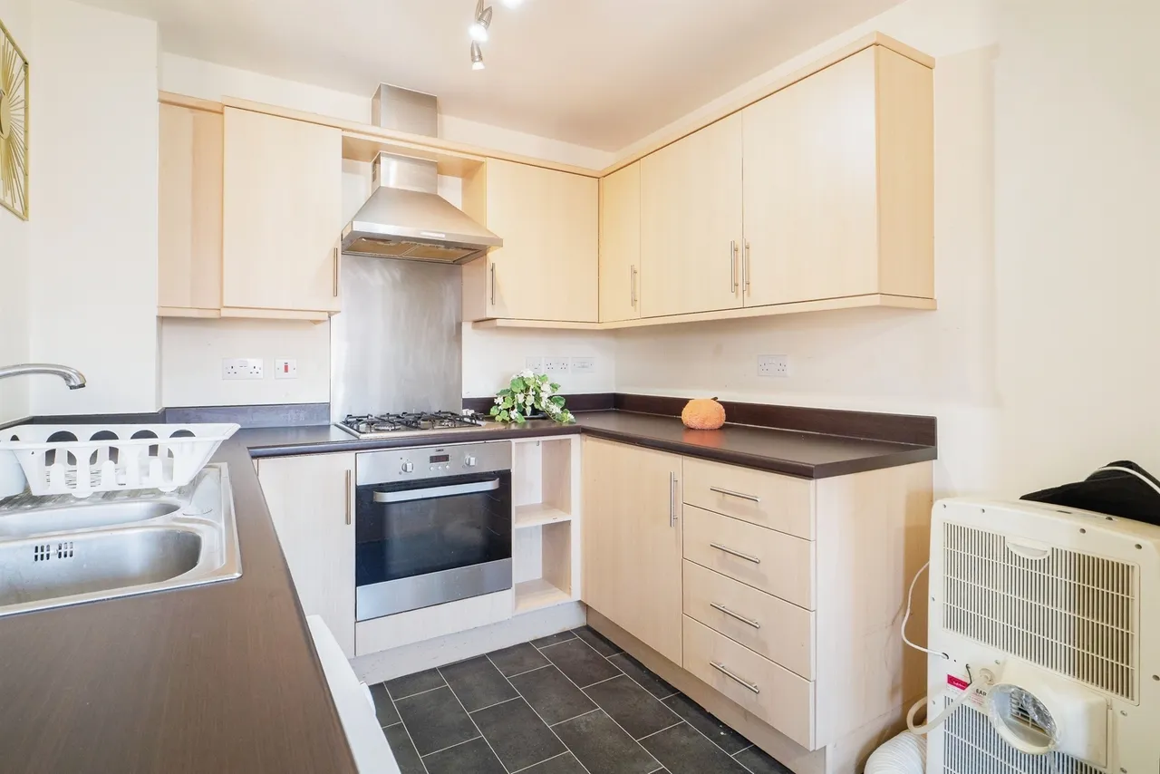 Stillington Crescent, Hamilton, Leicester, photo 9
