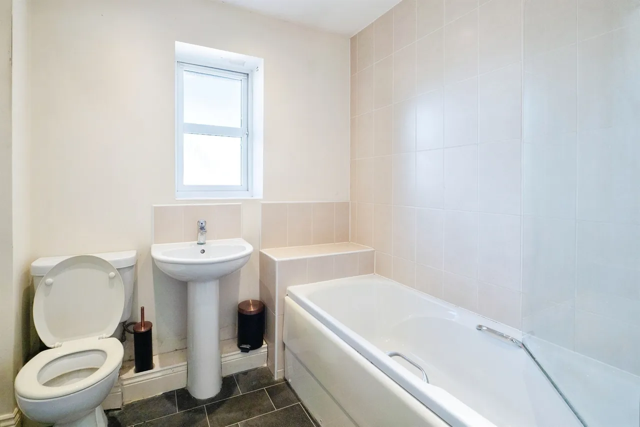Stillington Crescent, Hamilton, Leicester, photo 5