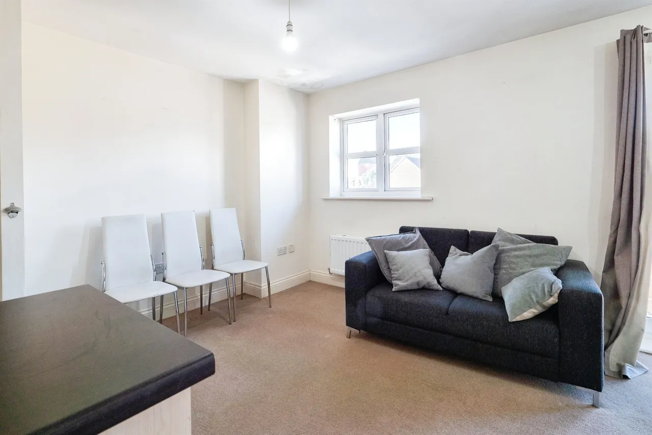 Stillington Crescent, Hamilton, Leicester, photo 10