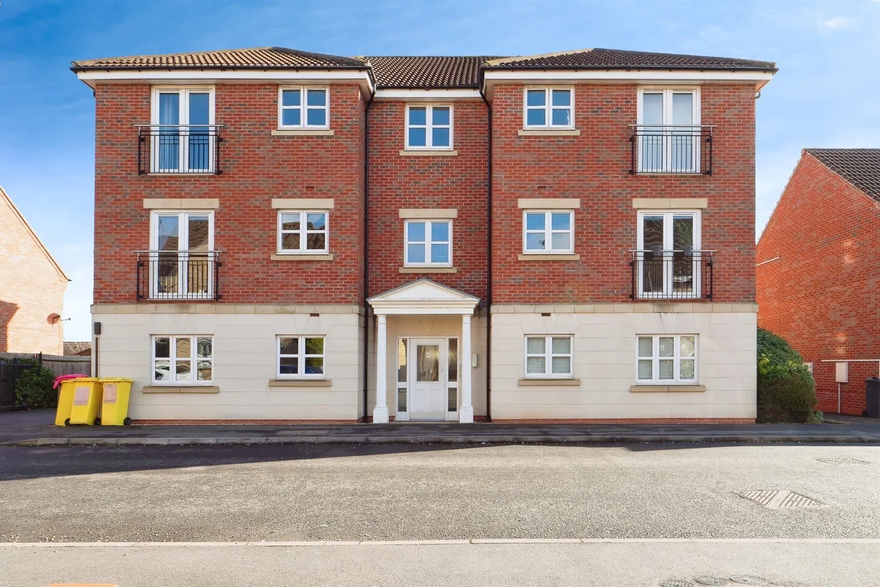 2 bed flat for sale — Stillington Crescent, Hamilton, Leicester