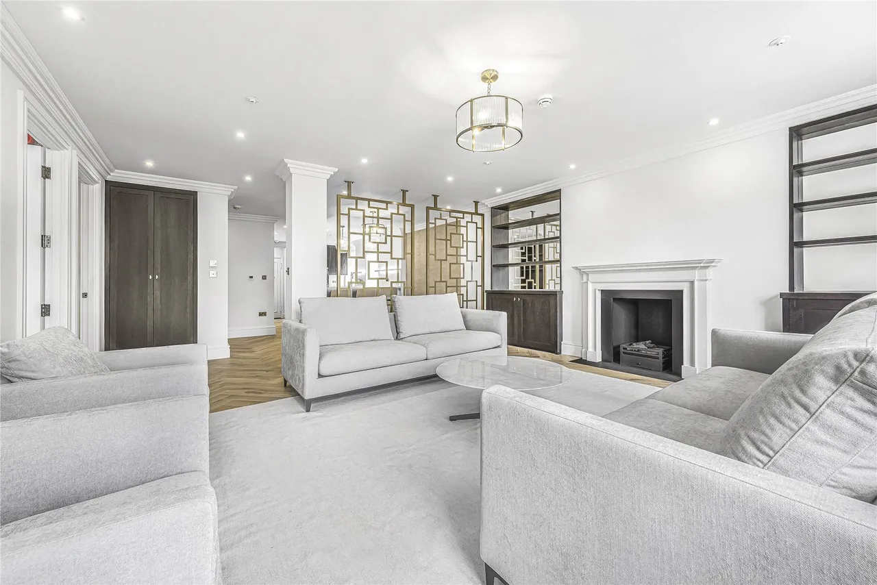 3 bed flat for sale, Curzon Street, Mayfair, W1J