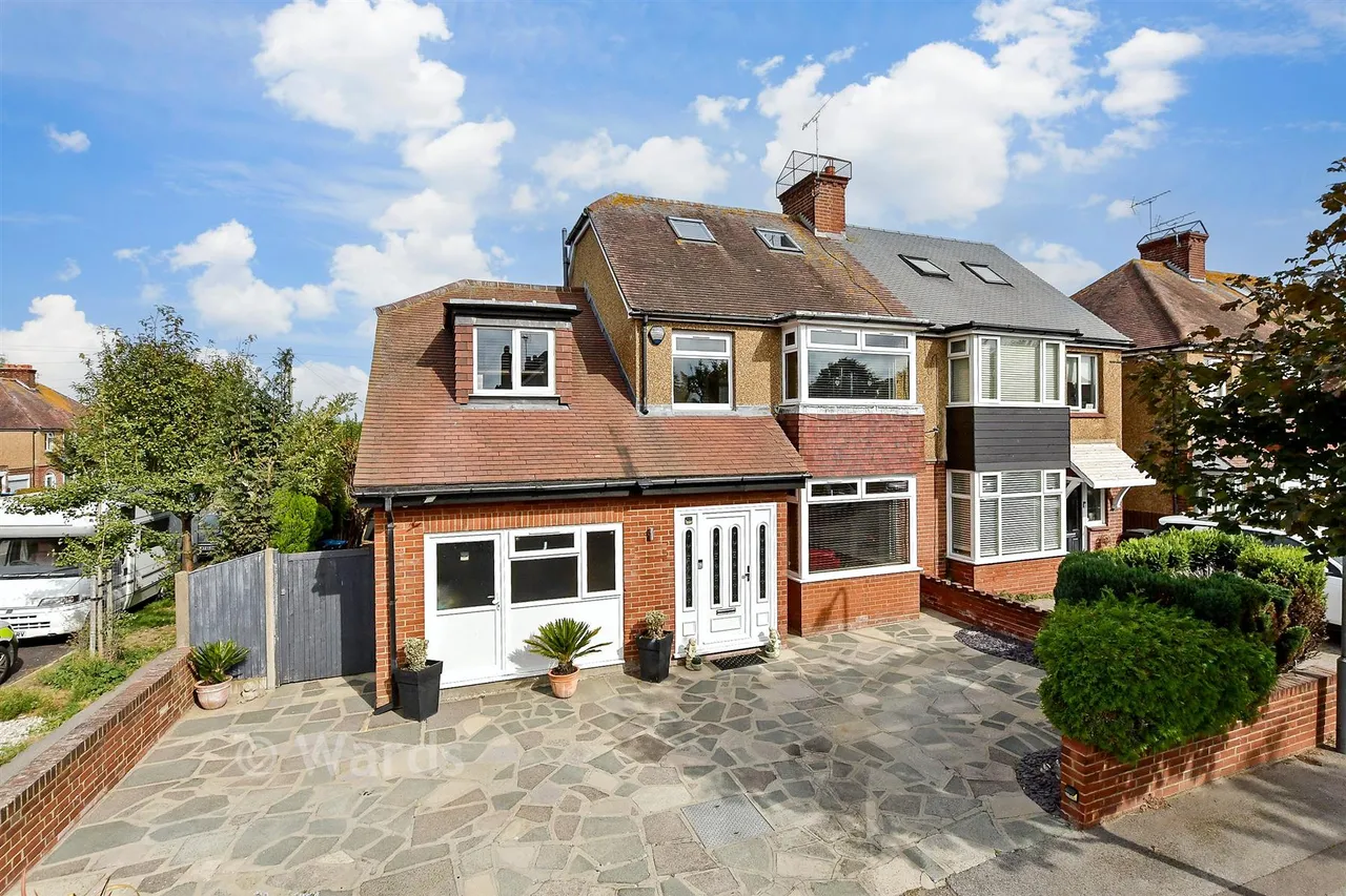 4 bed house for sale, Garrard Avenue, Margate, CT9