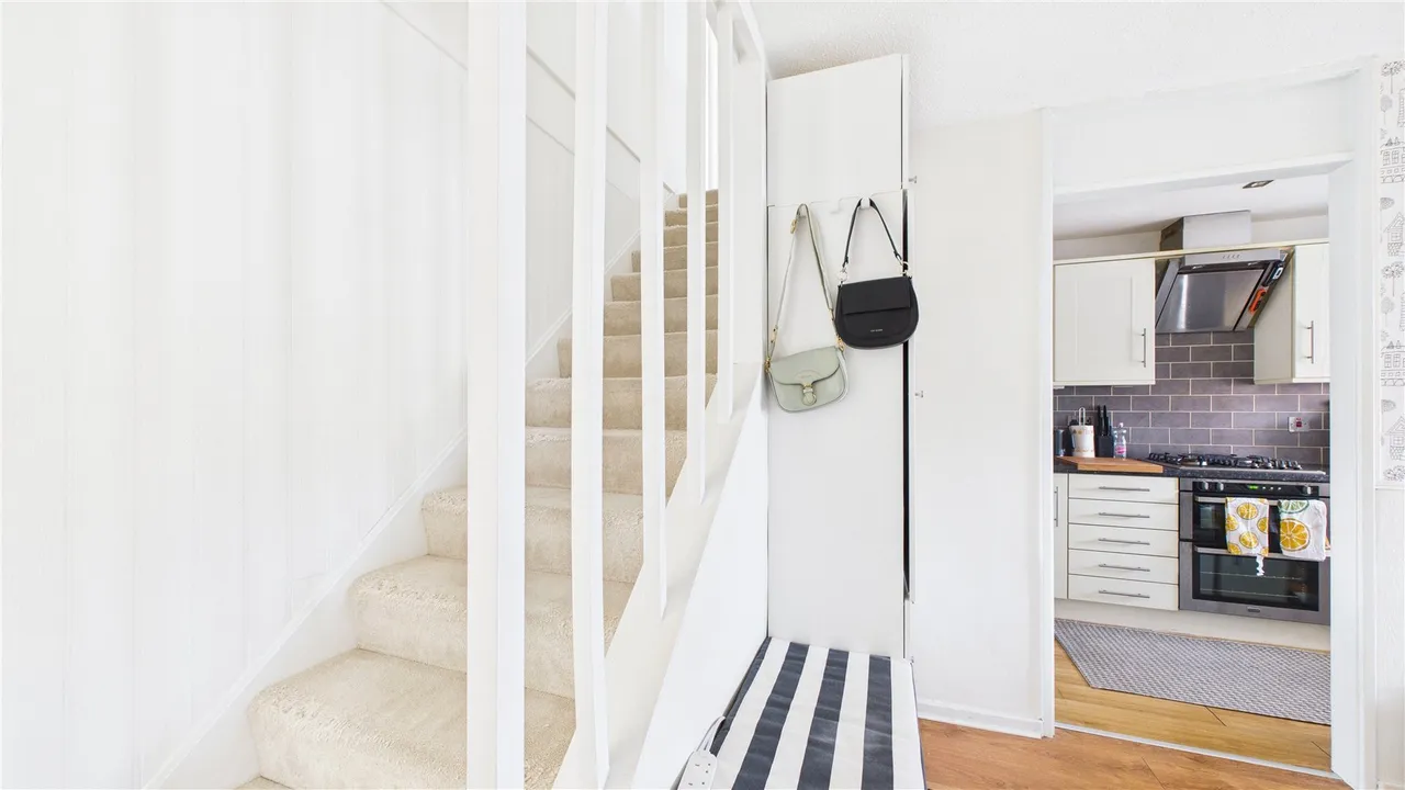 Windsor Court Road, Chobham, GU24, photo 9