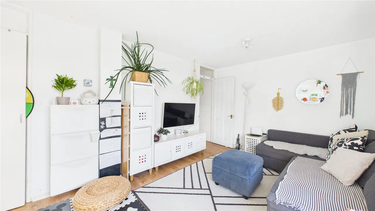 Windsor Court Road, Chobham, GU24, photo 8