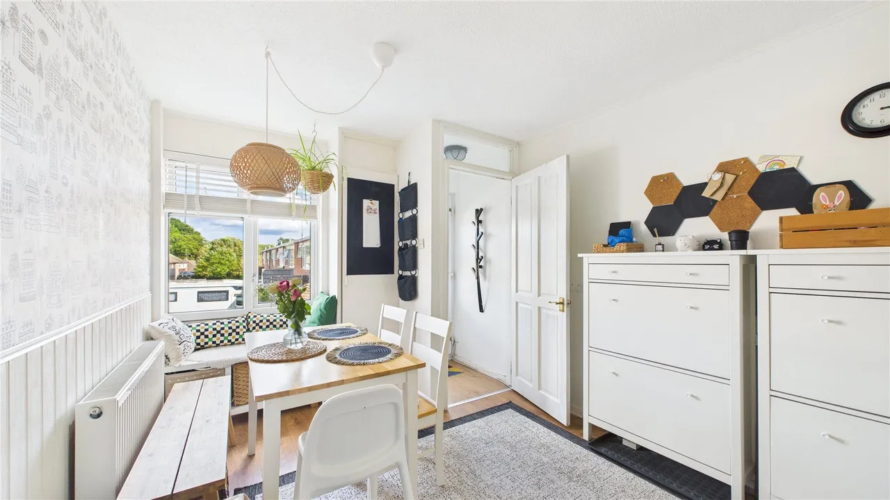 Windsor Court Road, Chobham, GU24, photo 2