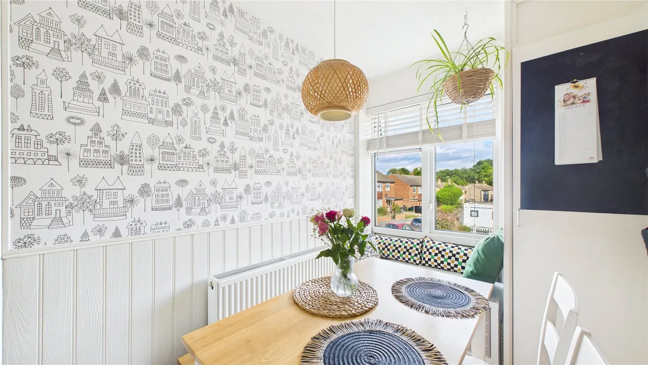 Windsor Court Road, Chobham, GU24, photo 5