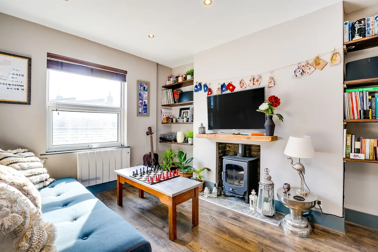 3 bed flat for sale — Kenway Road, London