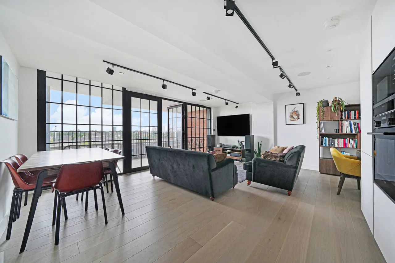 2 bed flat for sale, New Tannery Way, London, SE1