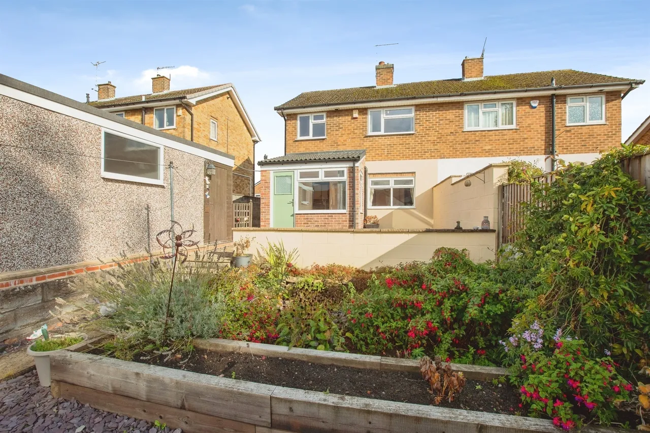 Charles Avenue, Eastwood, NG16, photo 17