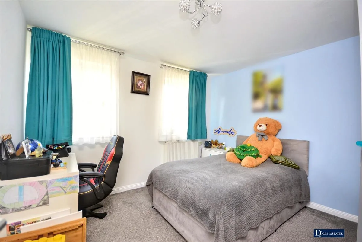 Nyall Court, Gidea Park, Romford, RM2, photo 11