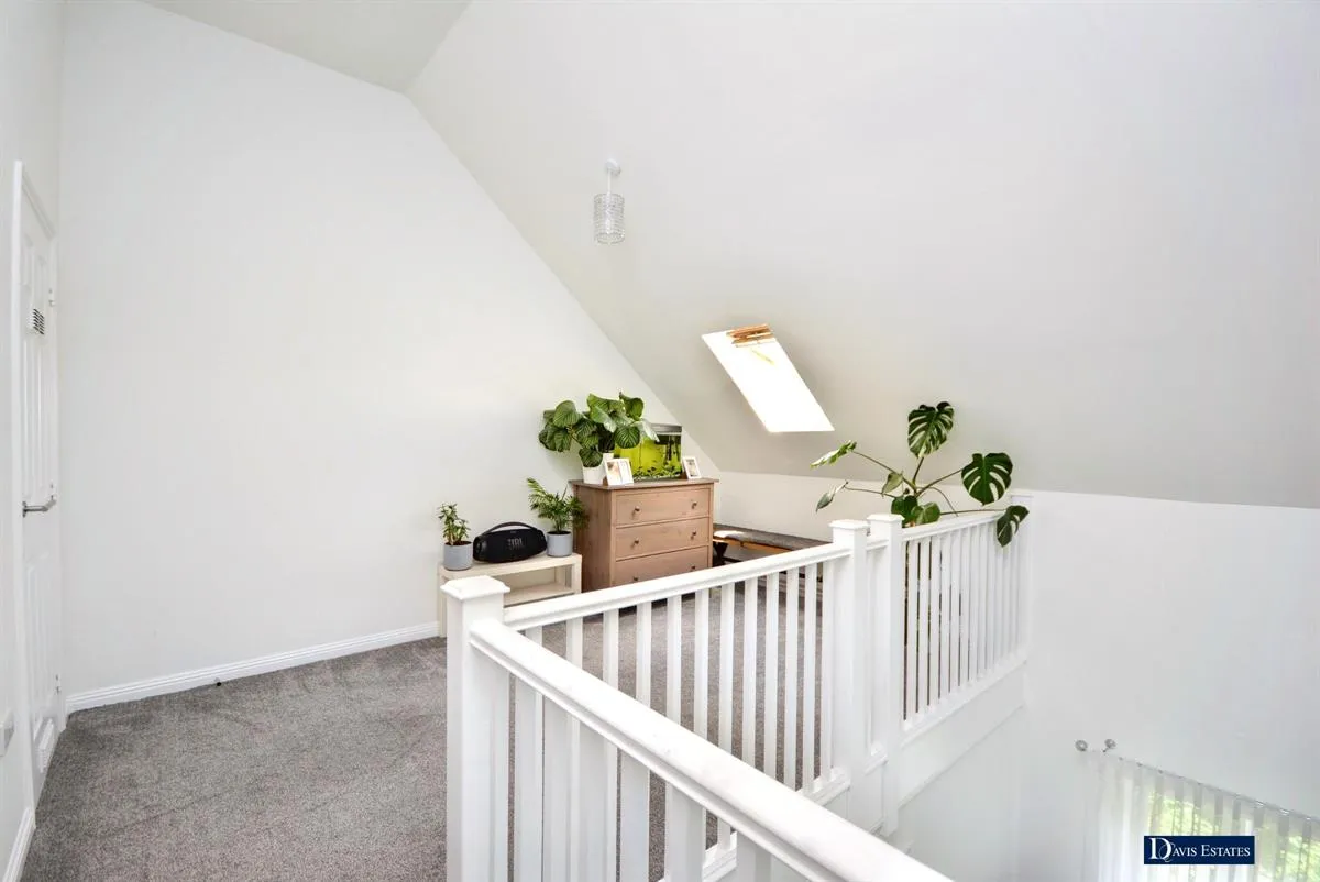 Nyall Court, Gidea Park, Romford, RM2, photo 9