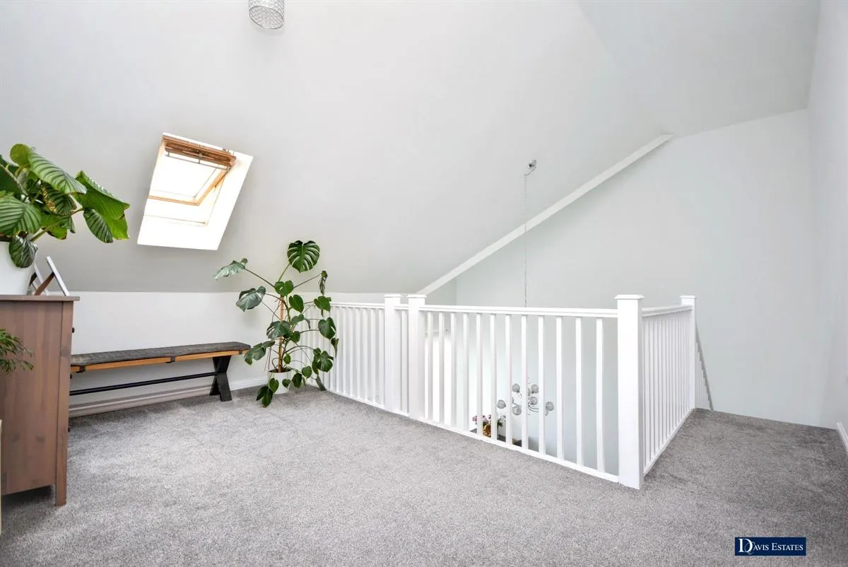 Nyall Court, Gidea Park, Romford, RM2, photo 8