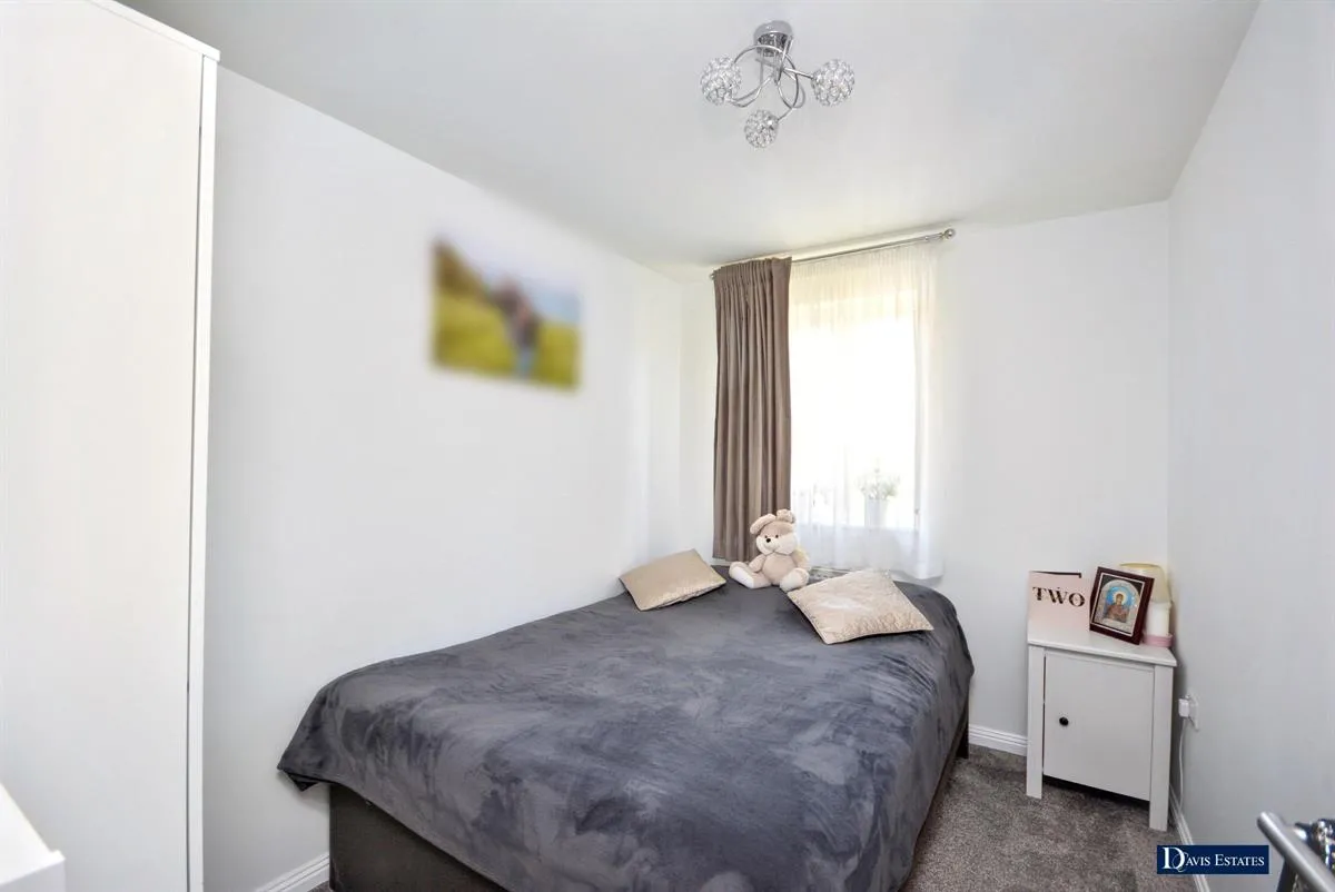 Nyall Court, Gidea Park, Romford, RM2, photo 12