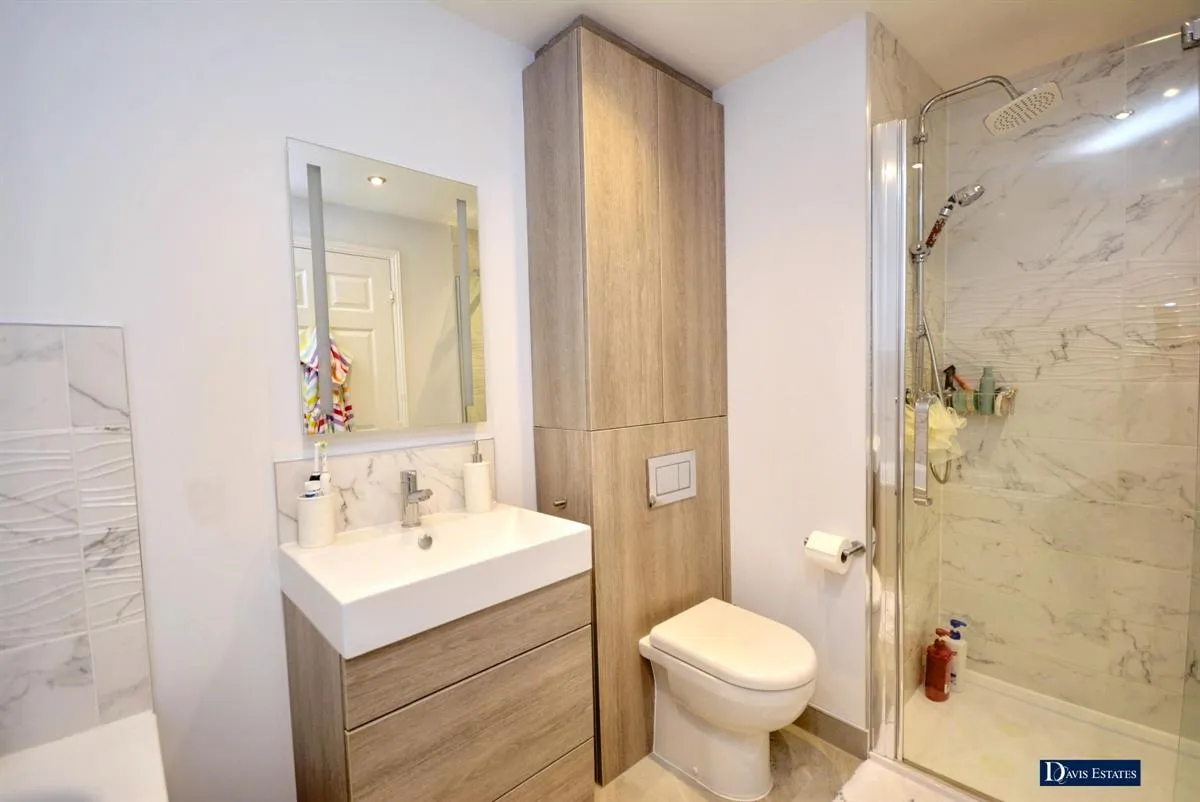 Nyall Court, Gidea Park, Romford, RM2, photo 10