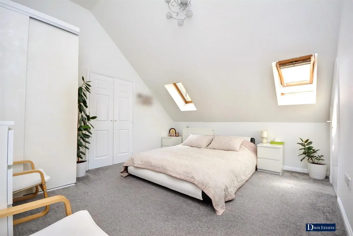 Nyall Court, Gidea Park, Romford, RM2, photo 4