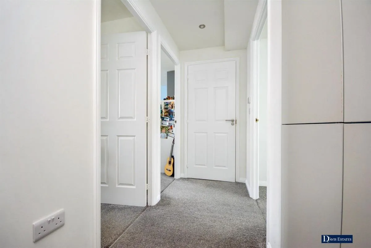 Nyall Court, Gidea Park, Romford, RM2, photo 5